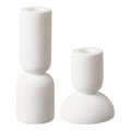 Grand et petit bougeoirs chandelle en calcaire blanc aux formes arrondies vus de face