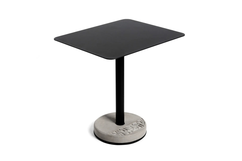 Table de bistro en béton Donut rectangulaire en situation 4