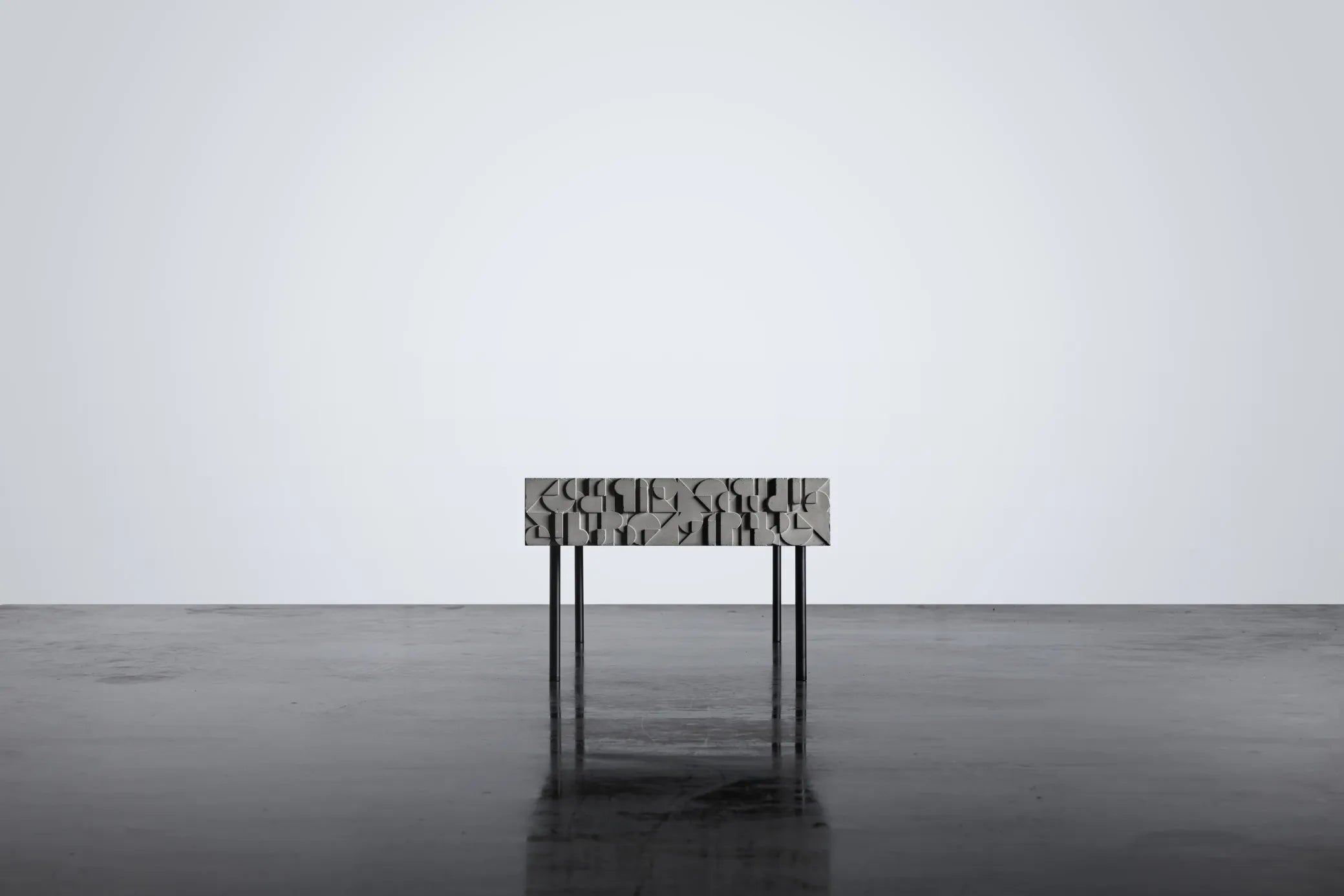 Table basse en béton Curb gris naturel en situation 5