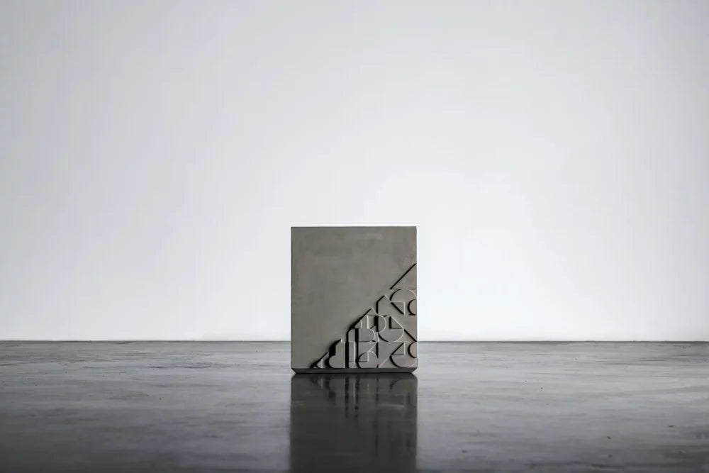Table d'appoint en béton Curb gris naturel en situation 8