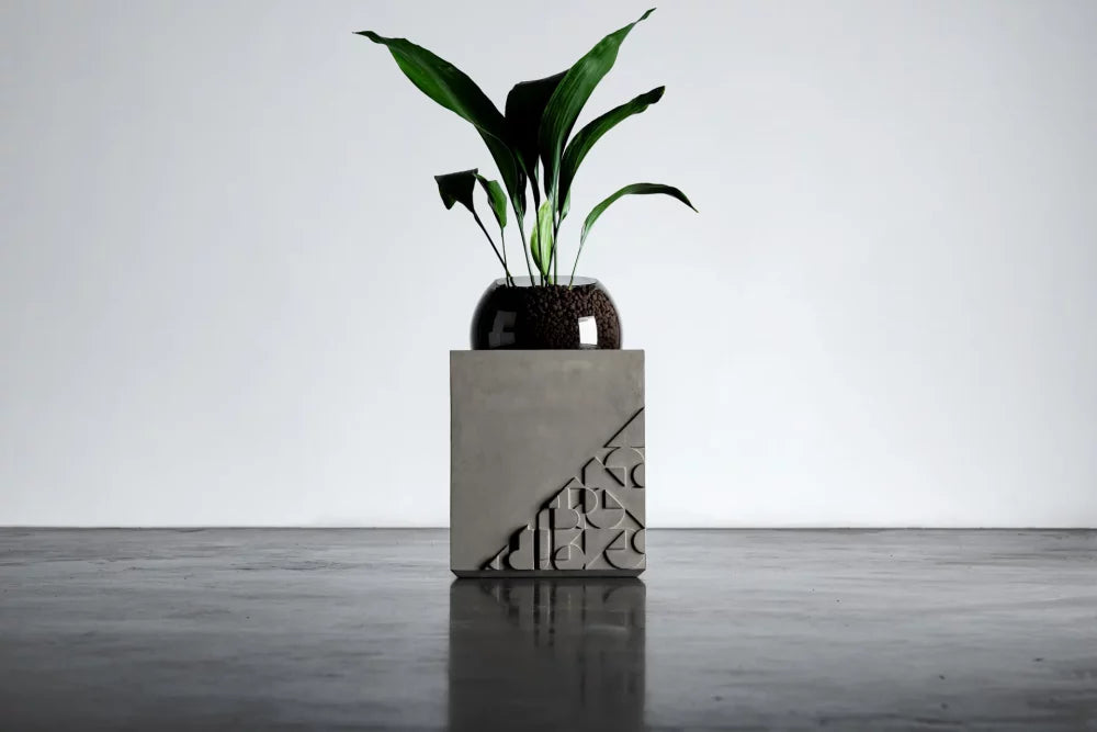 Table d'appoint en béton Curb gris naturel en situation 7