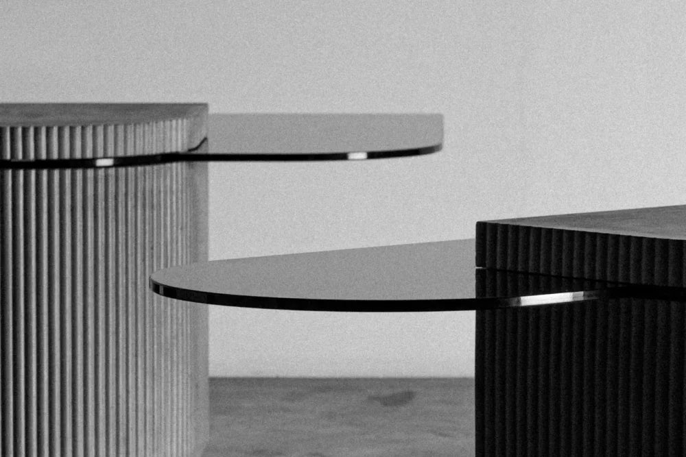 Table basse en béton Strut oblongue en situation 5