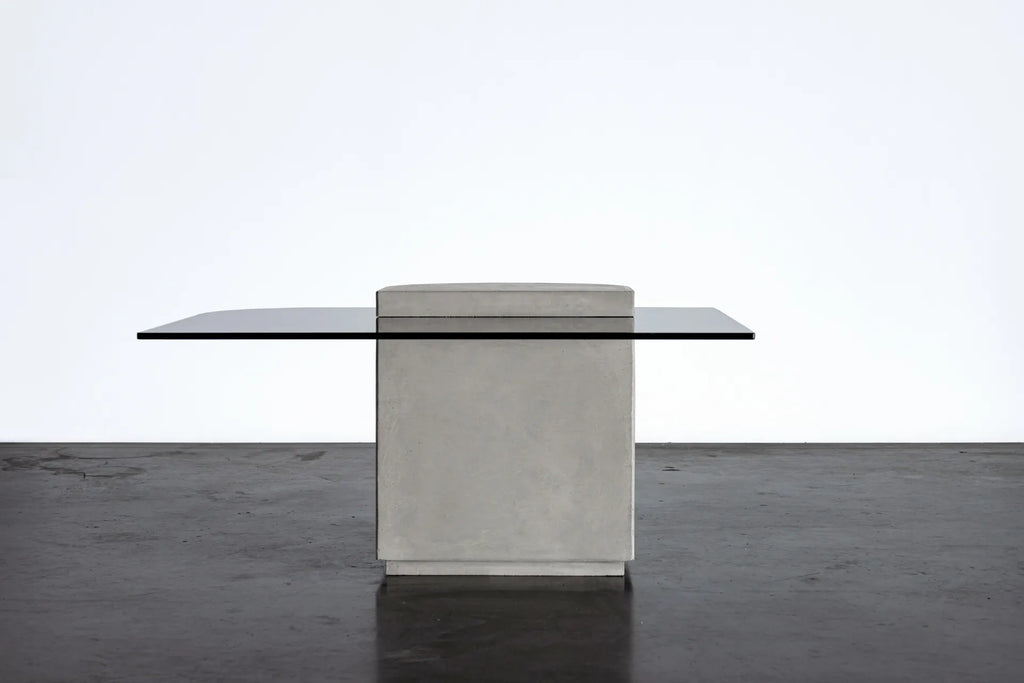 Table basse en béton Strut carrée gris en situation 2