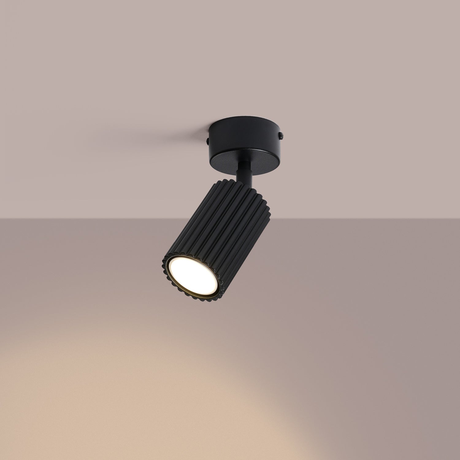 Plafonnier Karbon 1 aluminium noir GU10 vue de trois quarts
