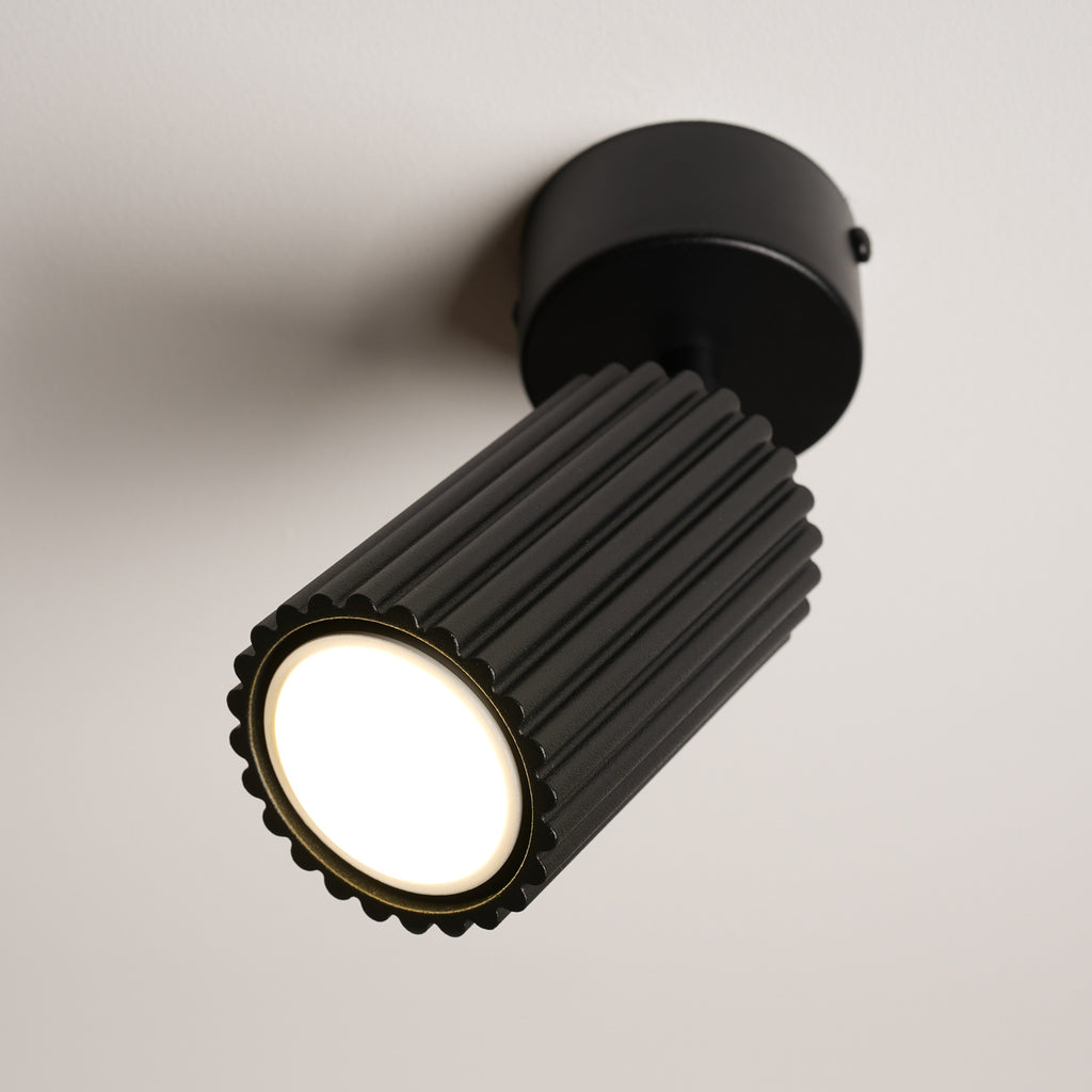 Plafonnier Karbon 1 aluminium noir GU10 en situation