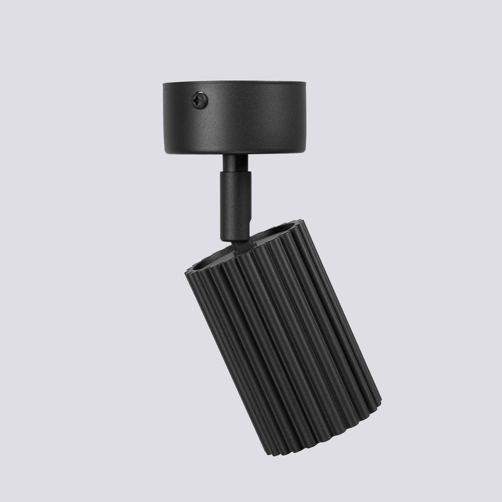 Plafonnier Karbon 1 aluminium noir GU10 détail des cannelures