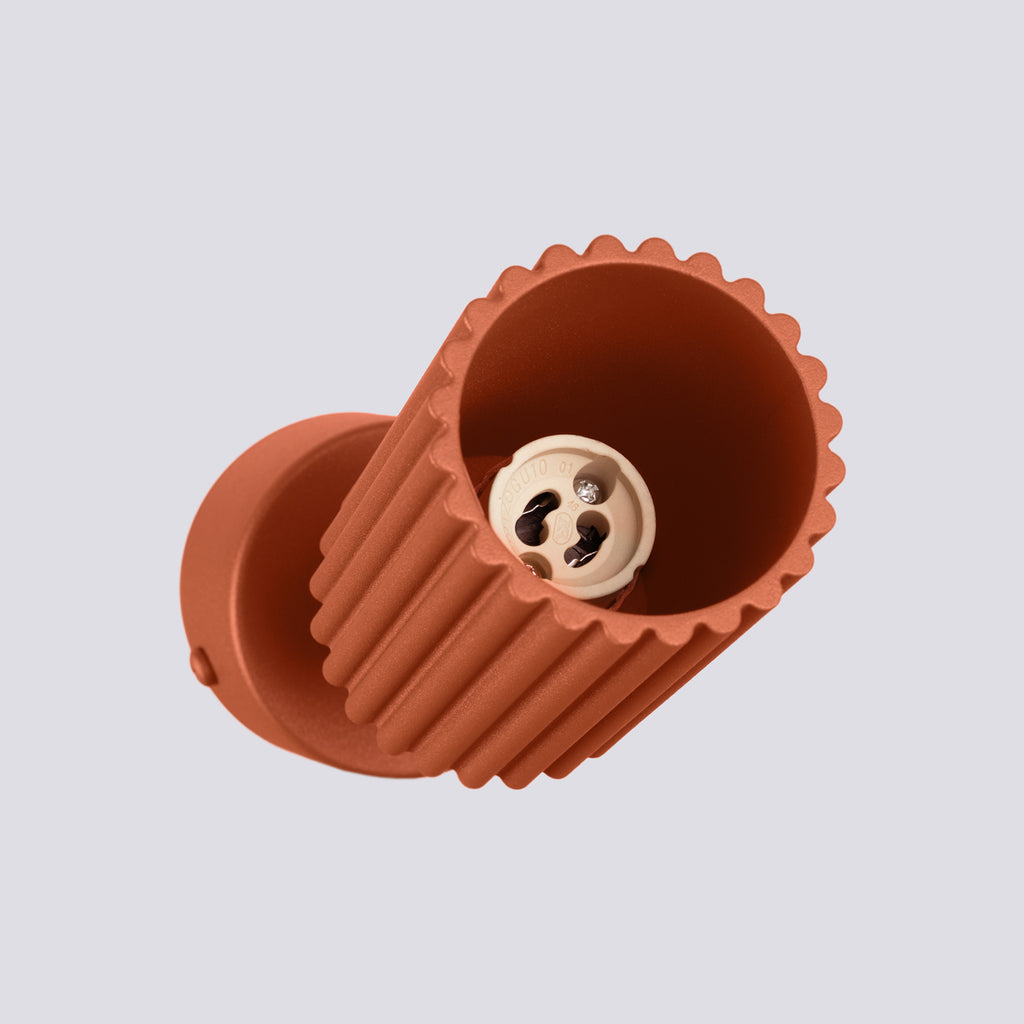 Plafonnier Karbon 1 aluminium rouge ocre GU10 tête orientée