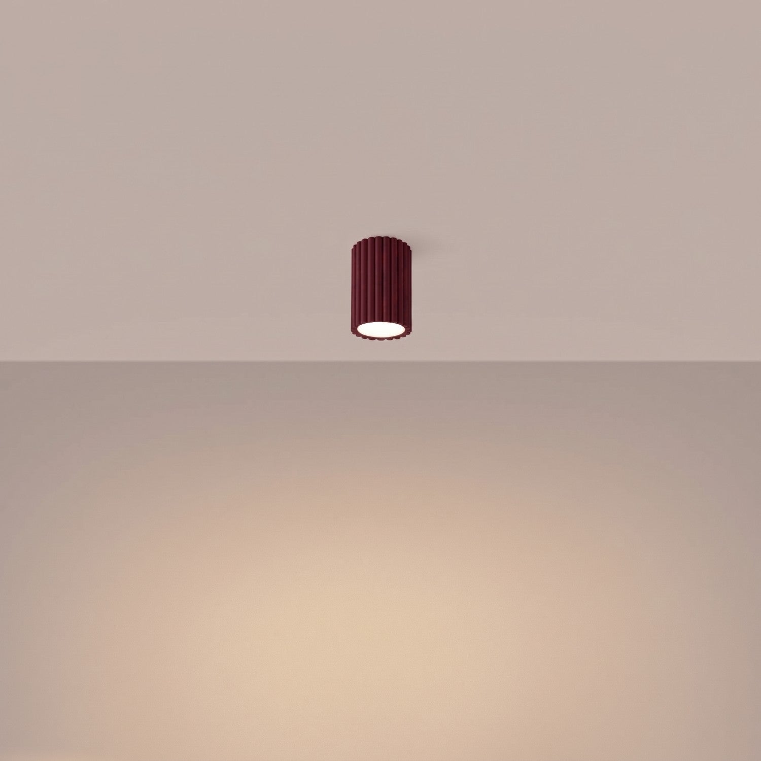 Plafonnier Karbon 10 aluminium bordeaux GU10 vue de trois quarts