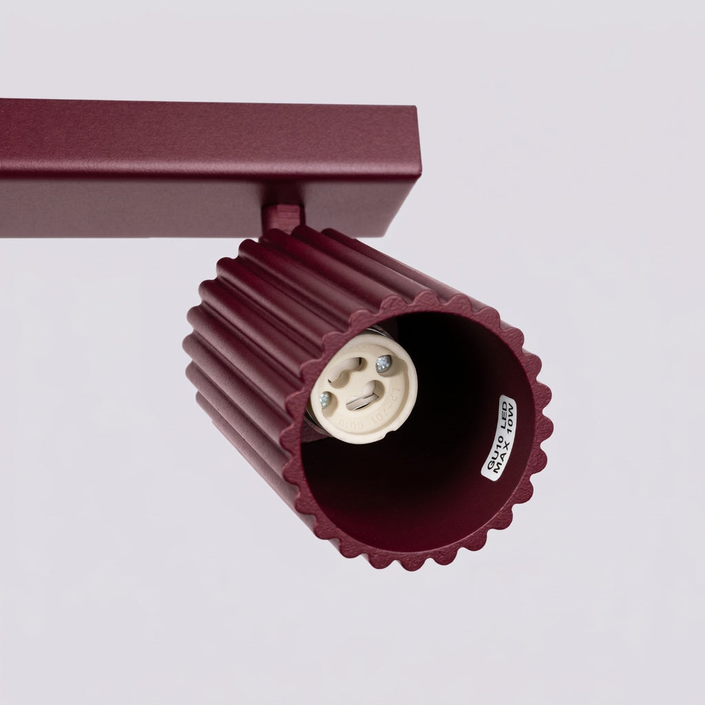 Plafonnier Karbon rampe 4 spots aluminium bordeaux GU10 détail des cannelures