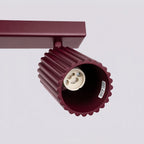 Plafonnier Karbon rampe 4 spots aluminium bordeaux GU10 détail des cannelures