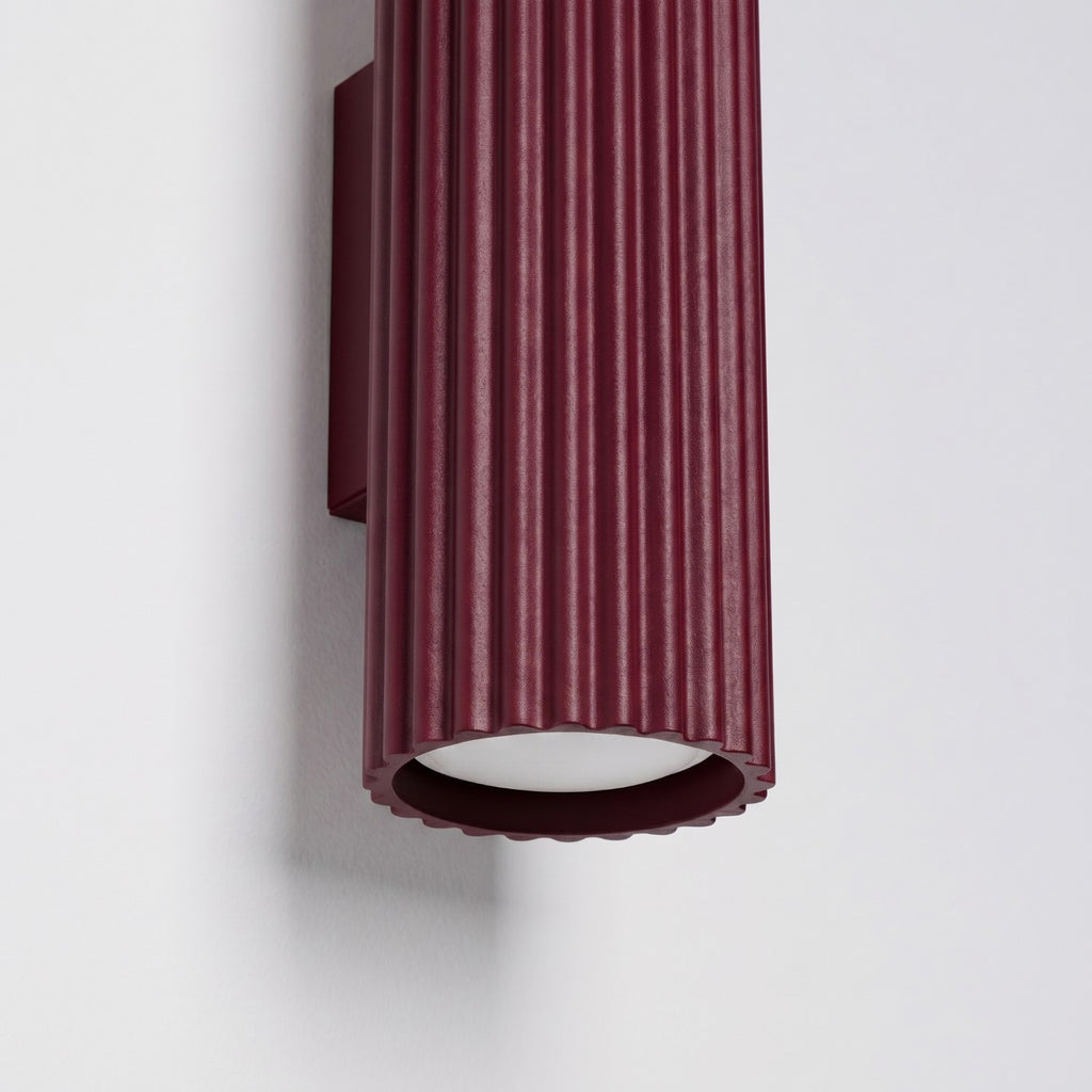 Applique murale Karbon 20 haut et bas aluminium bordeaux GU10 en situation