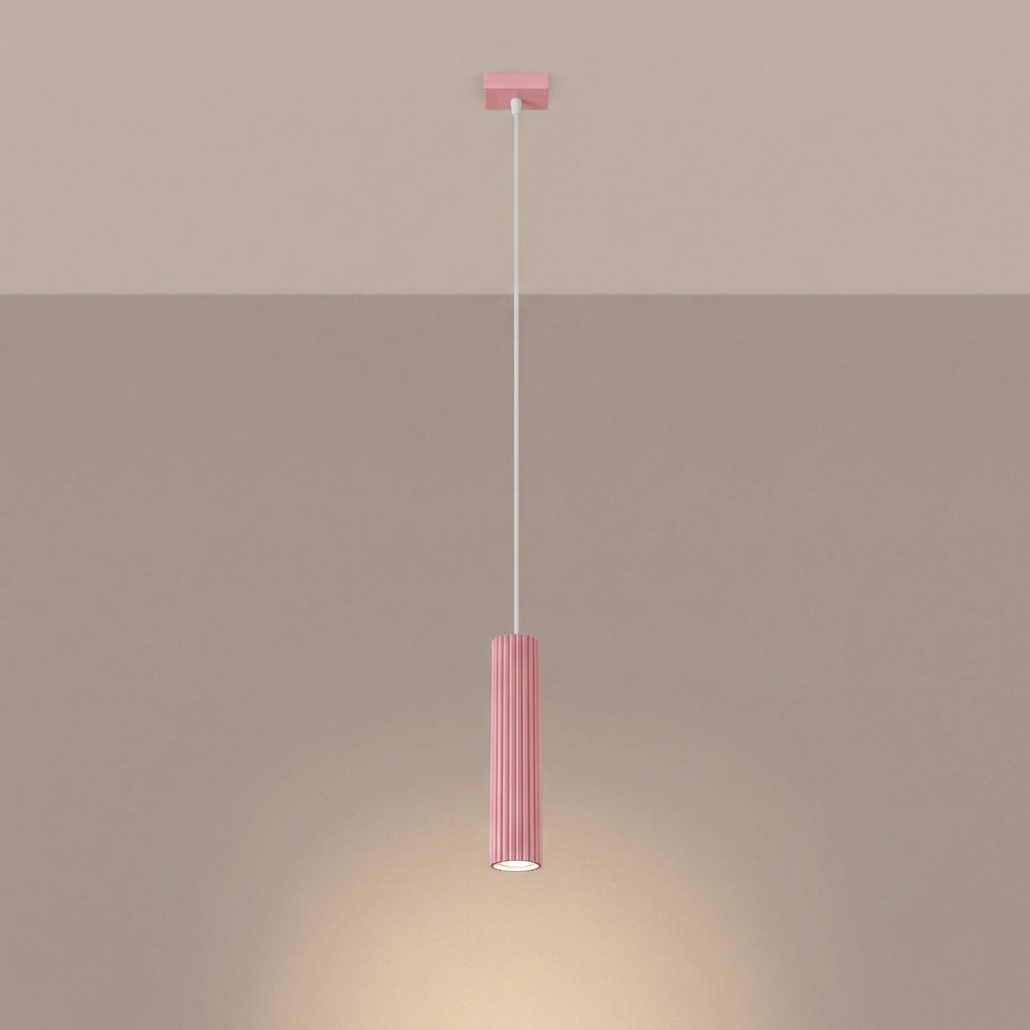 Suspension Karbon 1 lumière aluminium rose GU10 vue de trois quarts