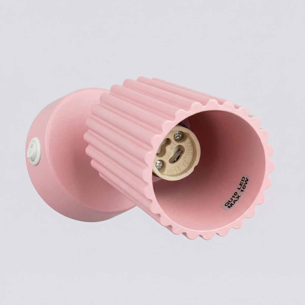 Applique murale Karbon à interrupteur aluminium rose GU10 détail des cannelures