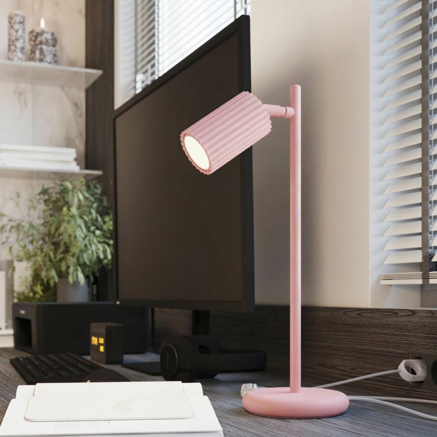 Plafonnier Karbon rampe 4 spots aluminium rose GU10 vue de trois quarts