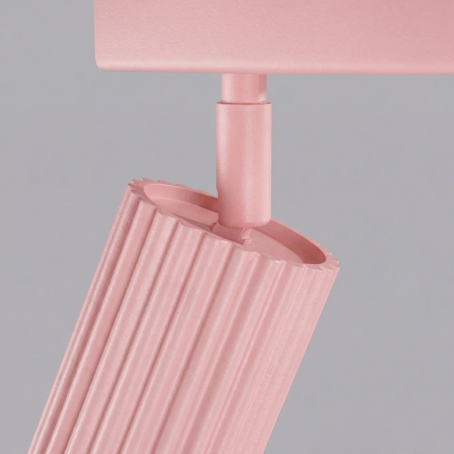 Plafonnier Karbon rampe 4 spots aluminium rose GU10 vue rapprochée