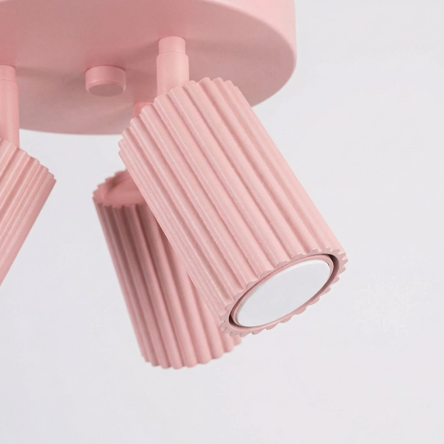Plafonnier Karbon 3 spots rond aluminium rose GU10 détail des cannelures