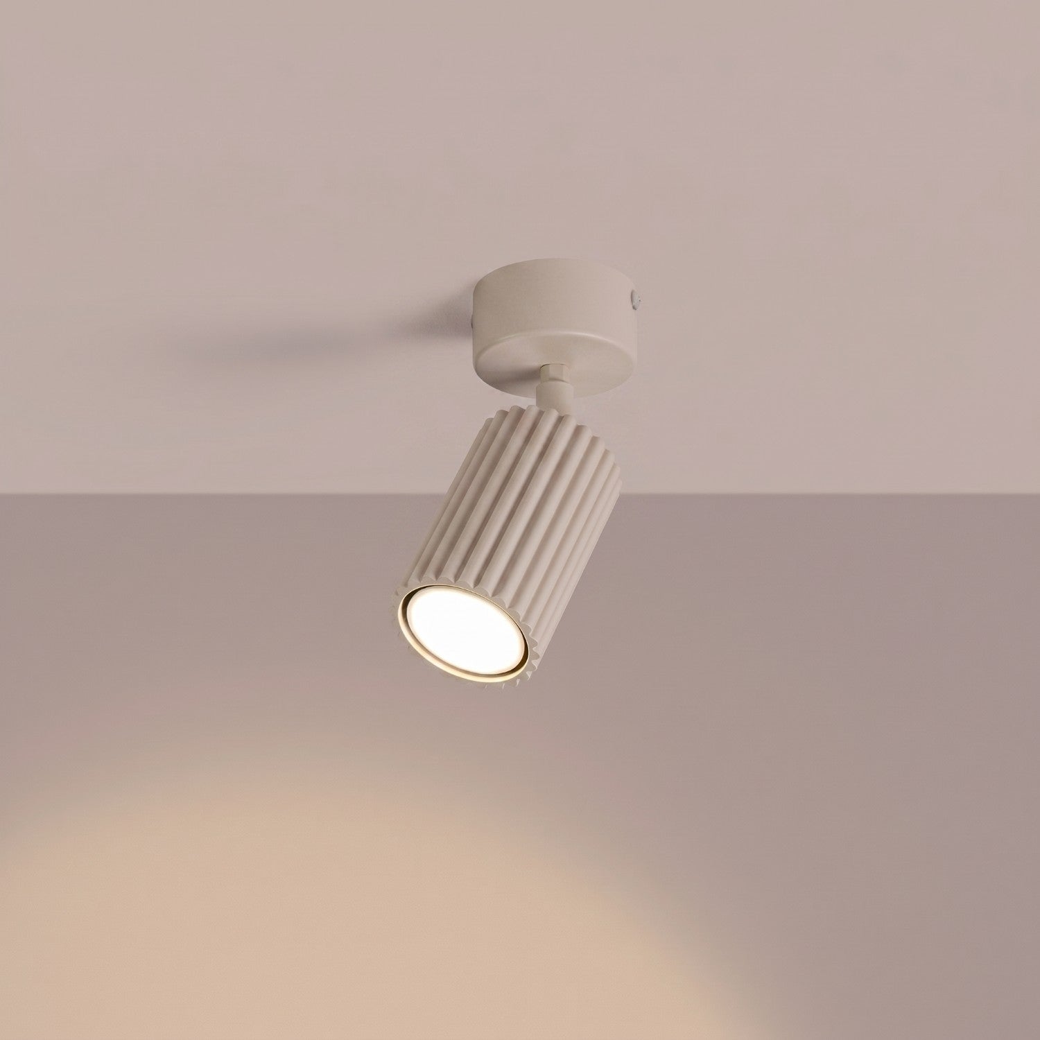Plafonnier Karbon 1 aluminium taupe GU10 vue de trois quarts