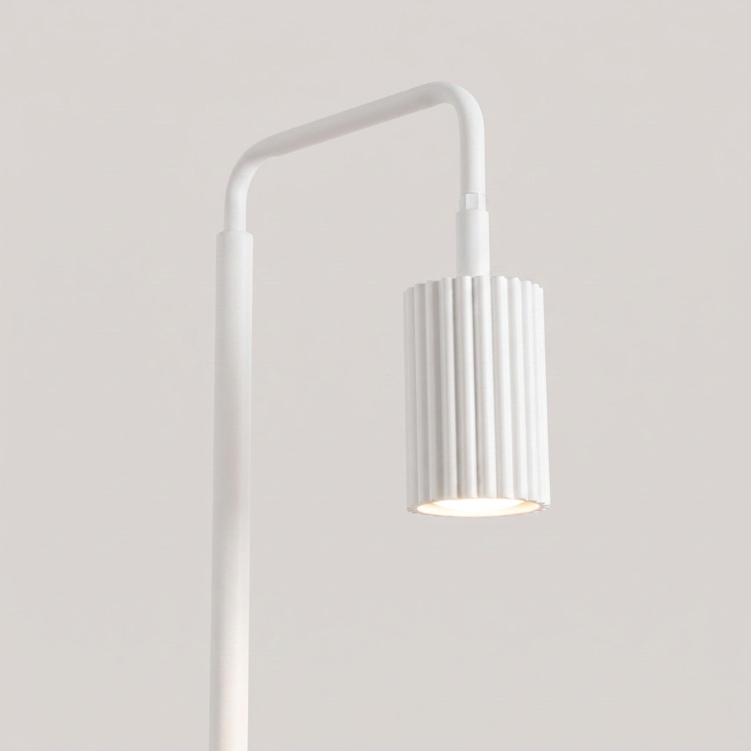 Lampadaire Karbon 1 aluminium blanc GU10 en situation
