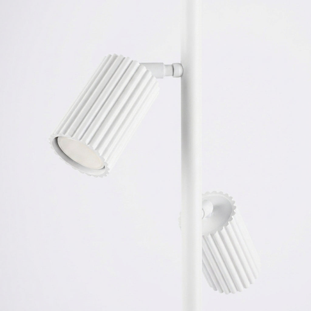 Lampadaire Karbon 3 spots aluminium blanc GU10 détail des cannelures
