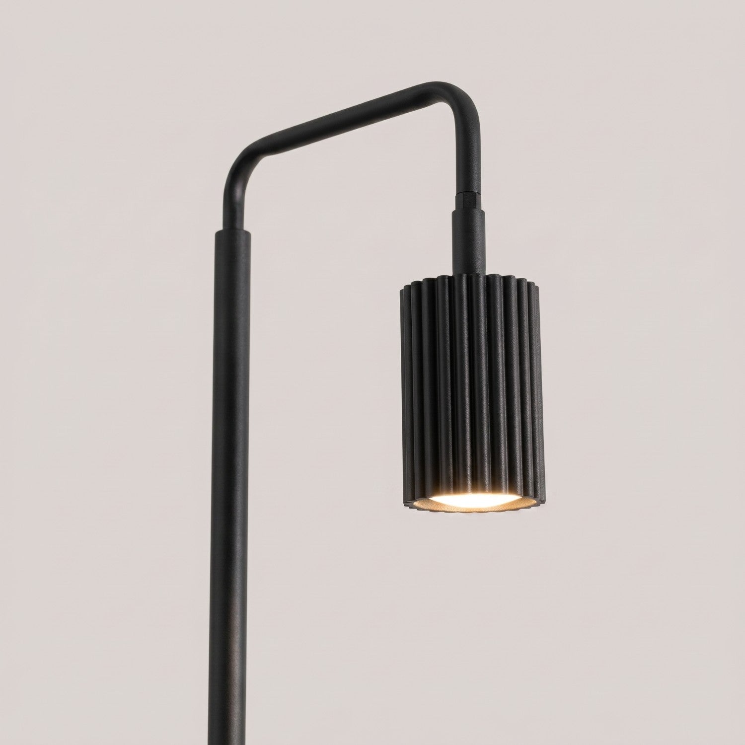 Lampadaire Karbon 1 aluminium noir GU10 en situation