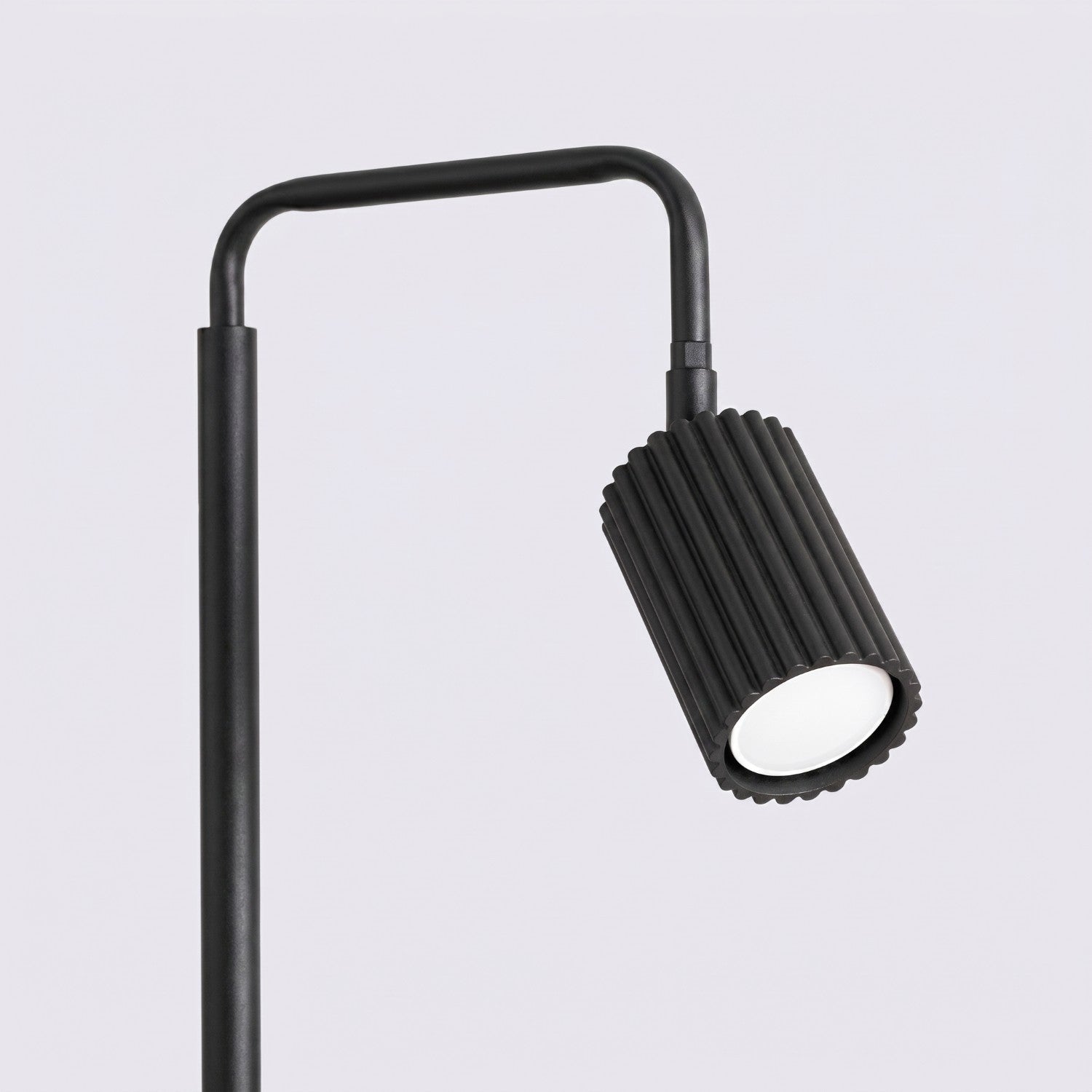 Lampadaire Karbon 1 aluminium noir GU10 détail des cannelures