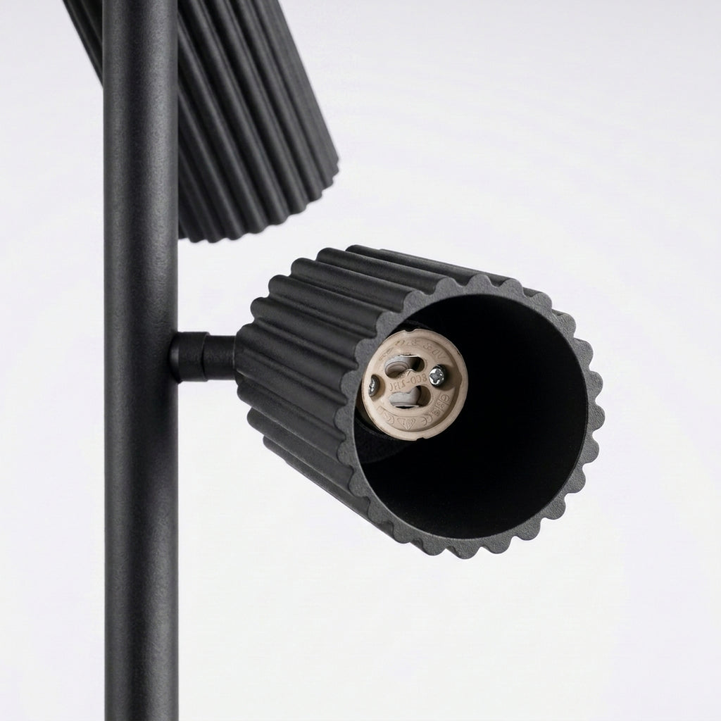 Lampadaire Karbon 3 spots aluminium noir GU10 vue rapprochée