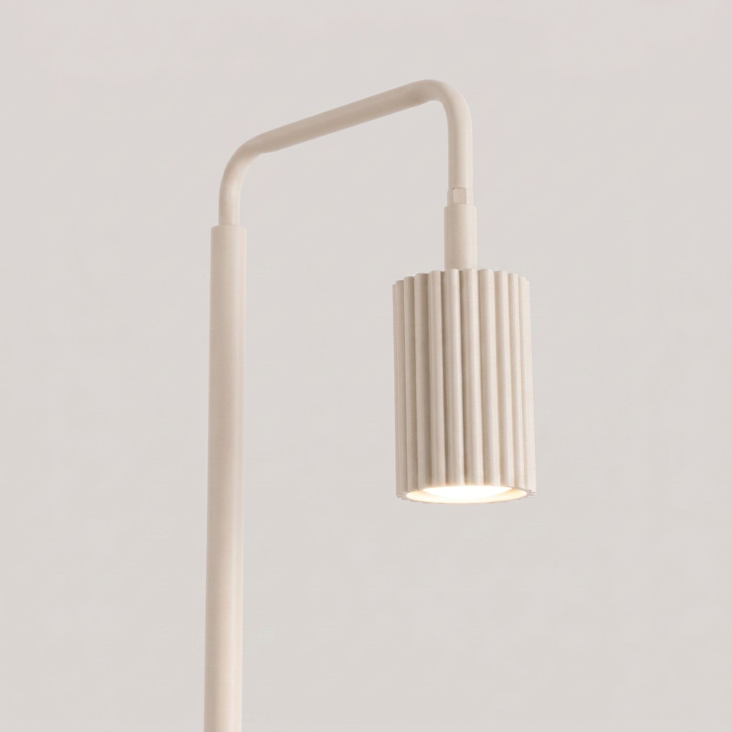 Lampadaire Karbon 1 aluminium beige GU10 en situation
