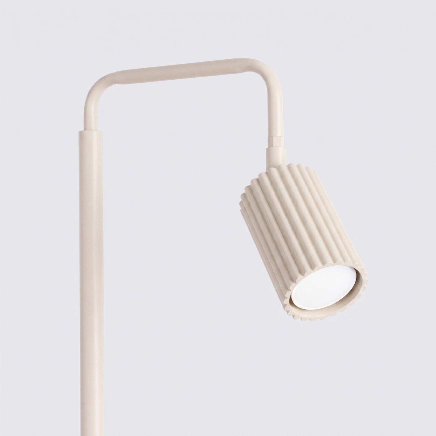 Lampadaire Karbon 1 aluminium beige GU10 détail des cannelures