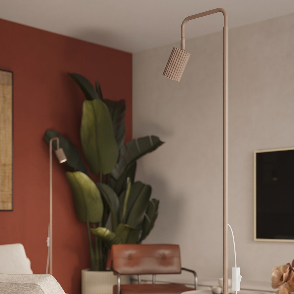 Lampadaire Karbon 1 aluminium taupe GU10 vue de trois quarts