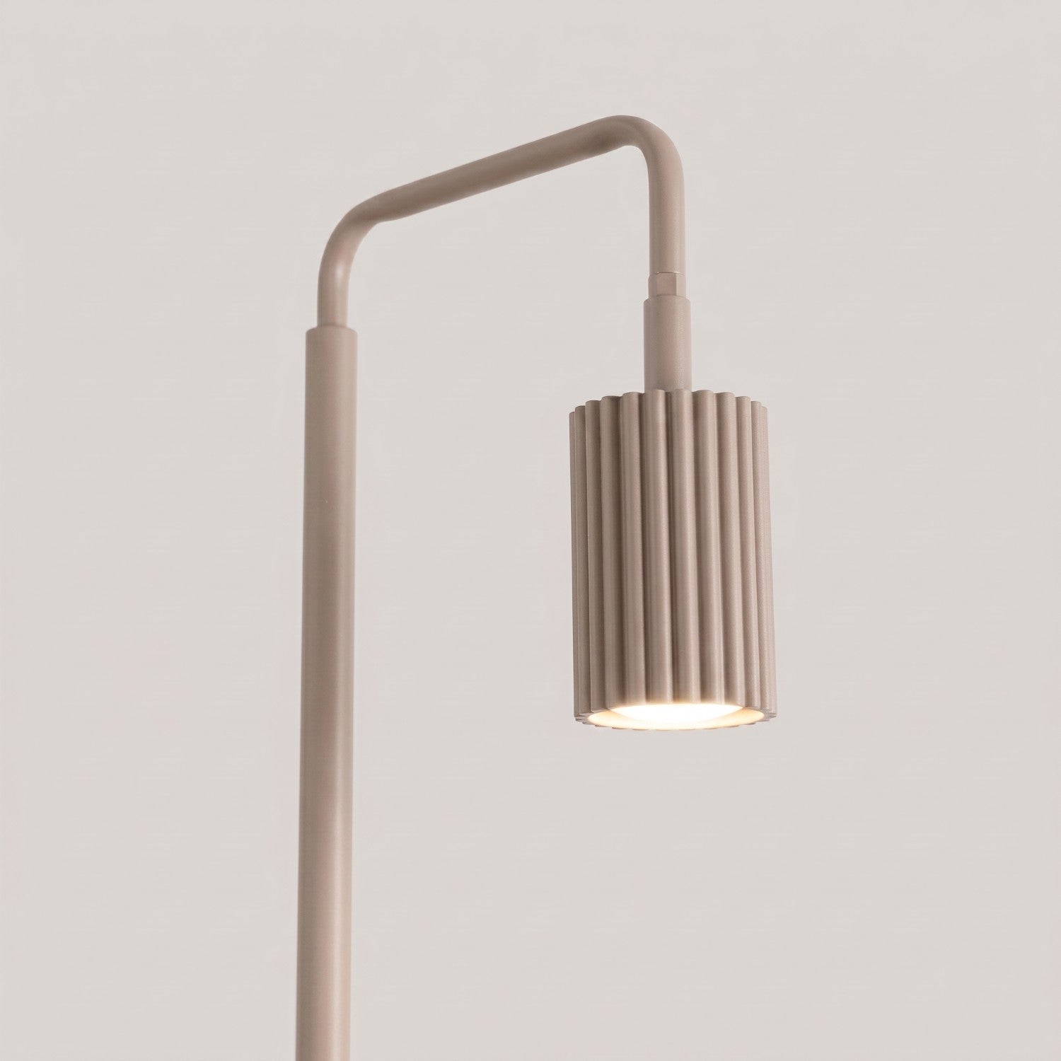 Lampadaire Karbon 1 aluminium taupe GU10 en situation