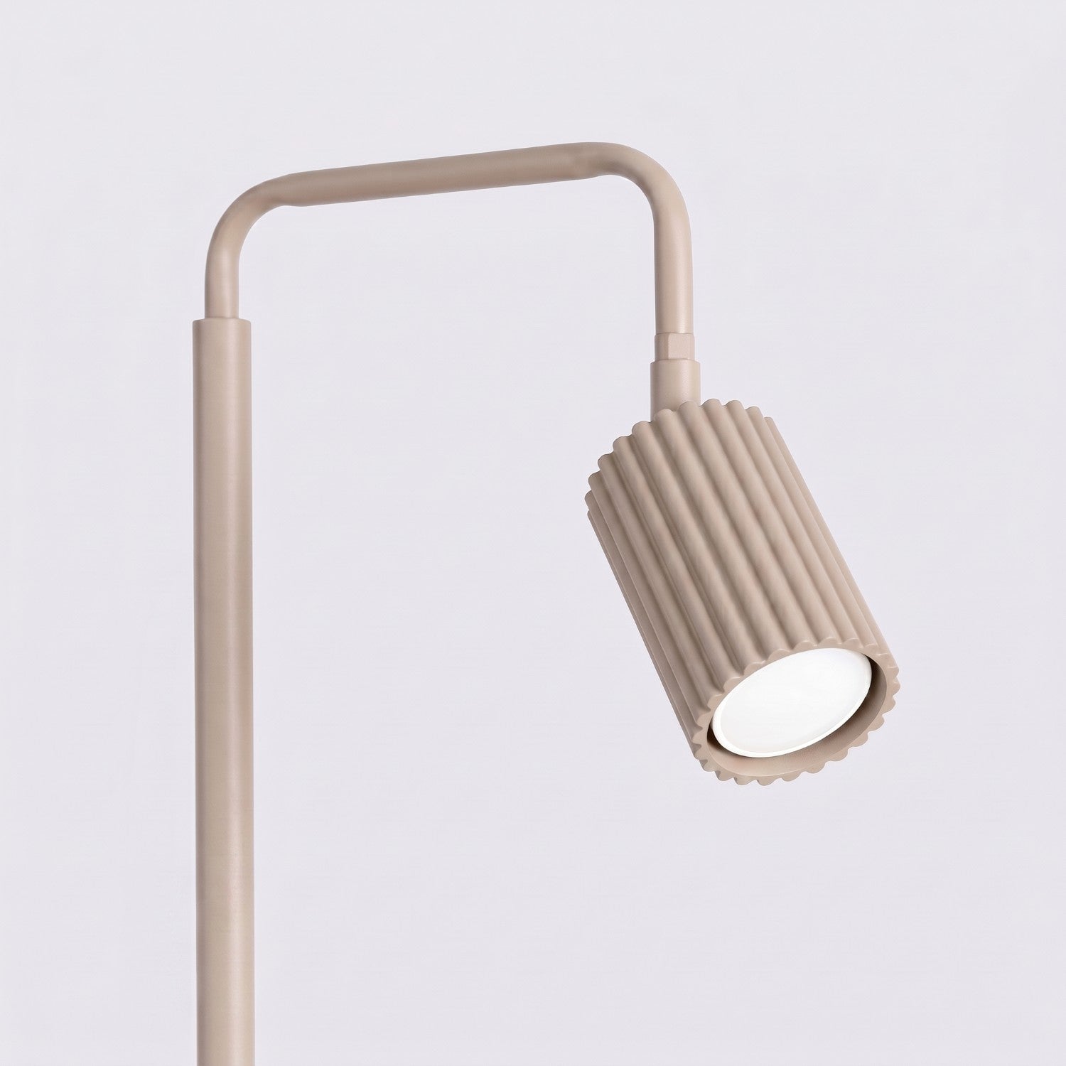 Lampadaire Karbon 1 aluminium taupe GU10 détail des cannelures