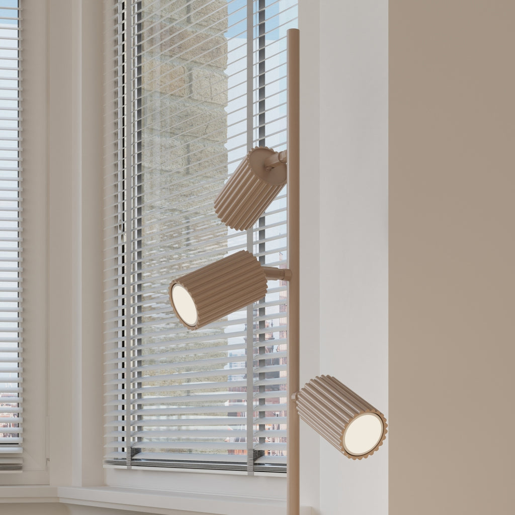 Lampadaire Karbon 3 spots aluminium taupe GU10 vue de trois quarts