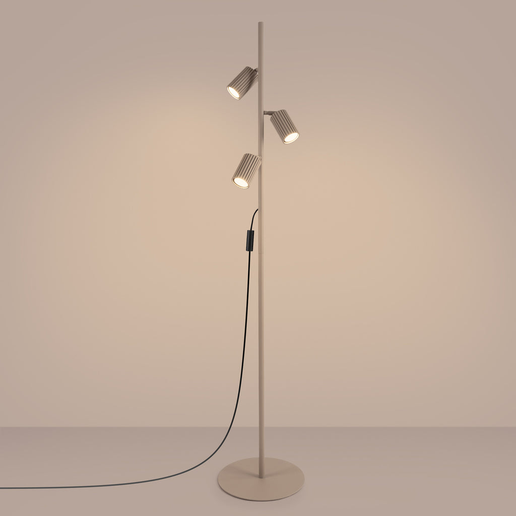Lampadaire Karbon 3 spots aluminium taupe GU10 vue de trois quarts