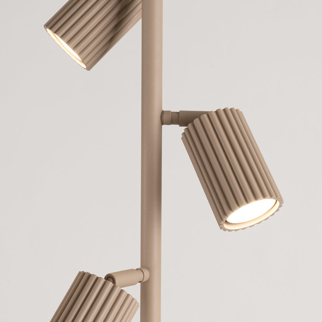 Lampadaire Karbon 3 spots aluminium taupe GU10 en situation