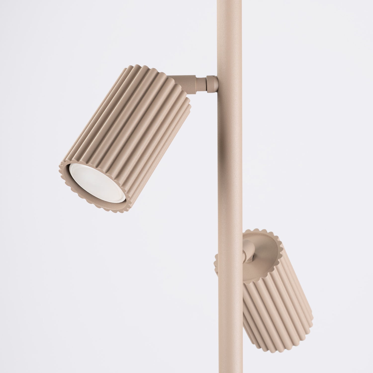 Lampadaire Karbon 3 spots aluminium taupe GU10 détail des cannelures