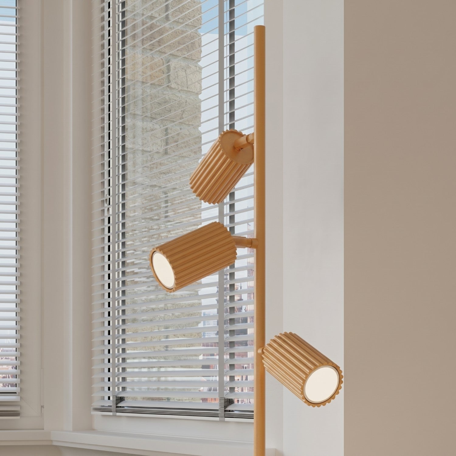 Lampadaire Karbon 3 spots aluminium doré GU10 vue de trois quarts