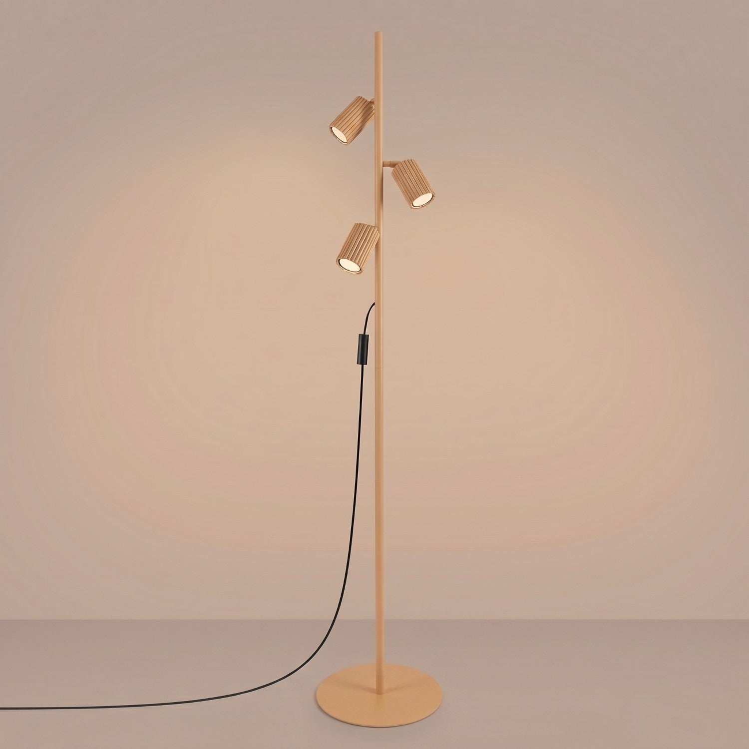 Lampadaire Karbon 3 spots aluminium doré GU10 vue de trois quarts