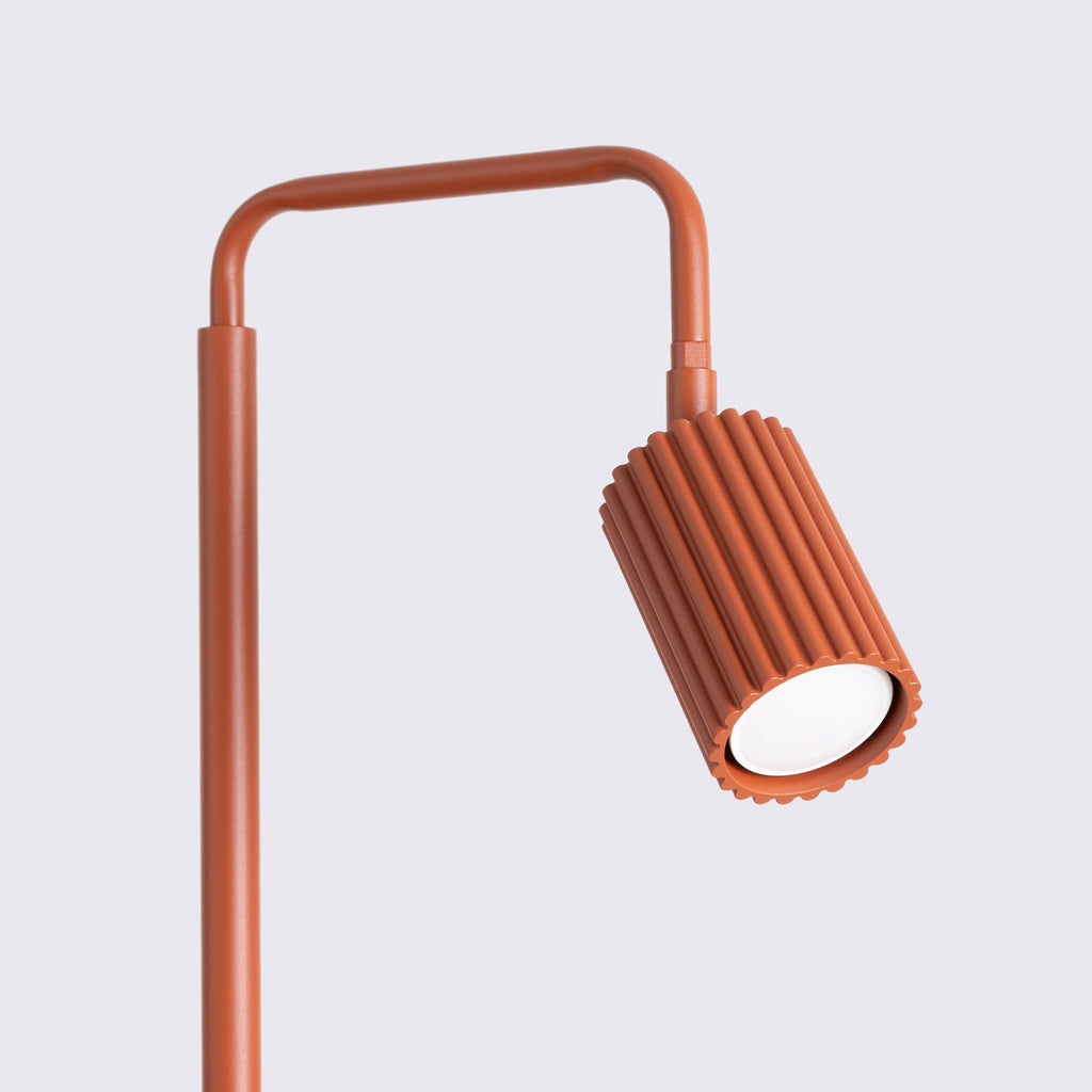 Lampadaire Karbon 1 aluminium rouge ocre GU10 détail des cannelures