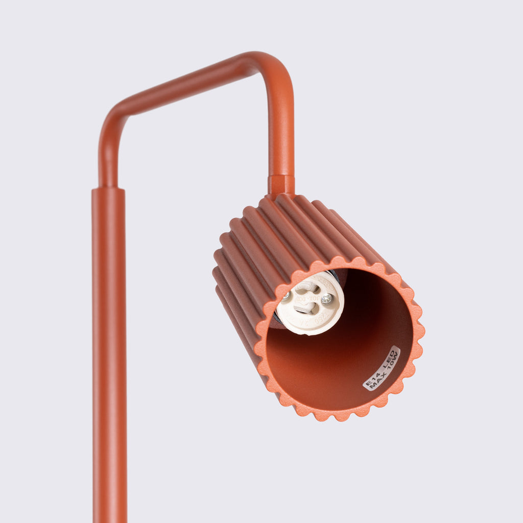 Lampadaire Karbon 1 aluminium rouge ocre GU10 vue rapprochée