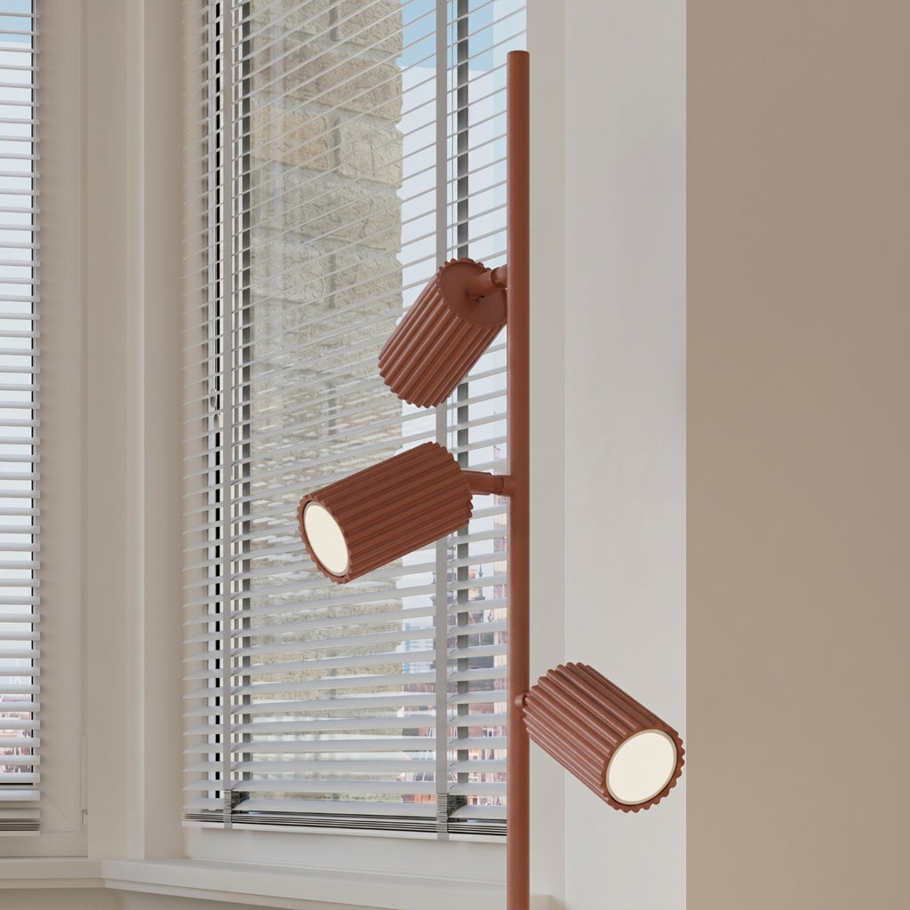 Lampadaire Karbon 3 spots aluminium rouge ocre GU10 en situation
