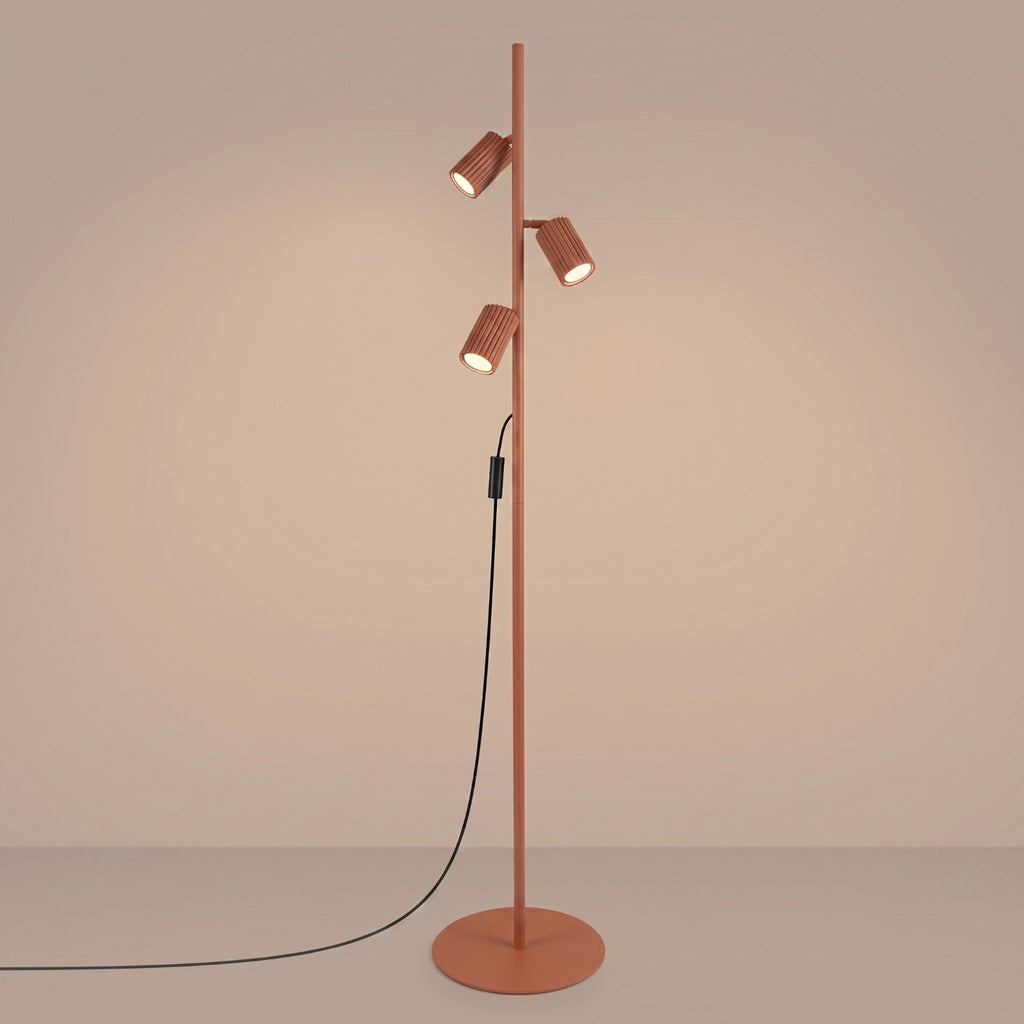 Lampadaire Karbon 3 spots aluminium rouge ocre GU10 vue de trois quarts