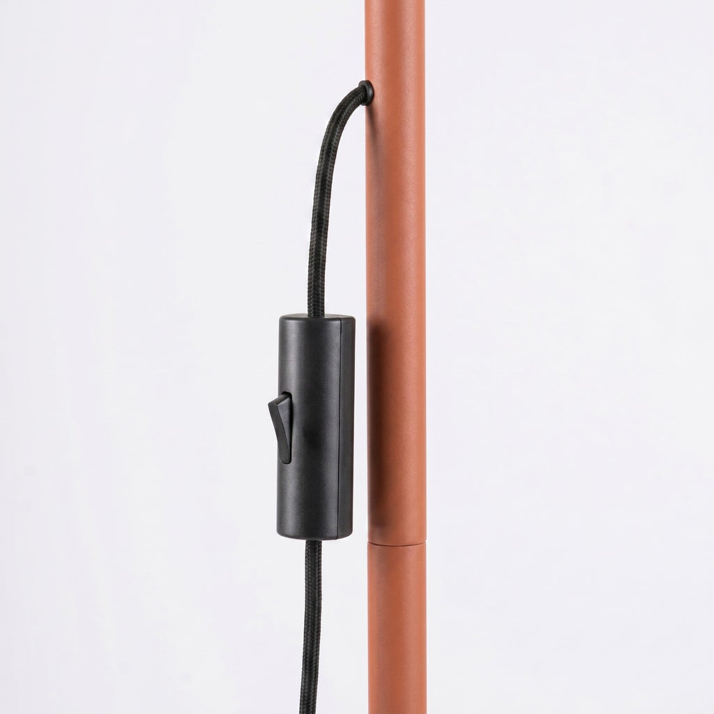 Lampadaire Karbon 3 spots aluminium rouge ocre GU10 en situation