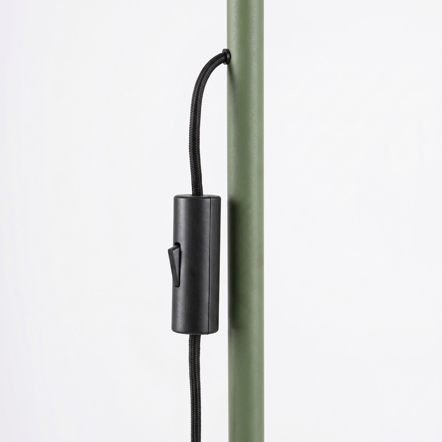 Lampadaire Karbon 3 spots aluminium vert olive GU10 ambiance