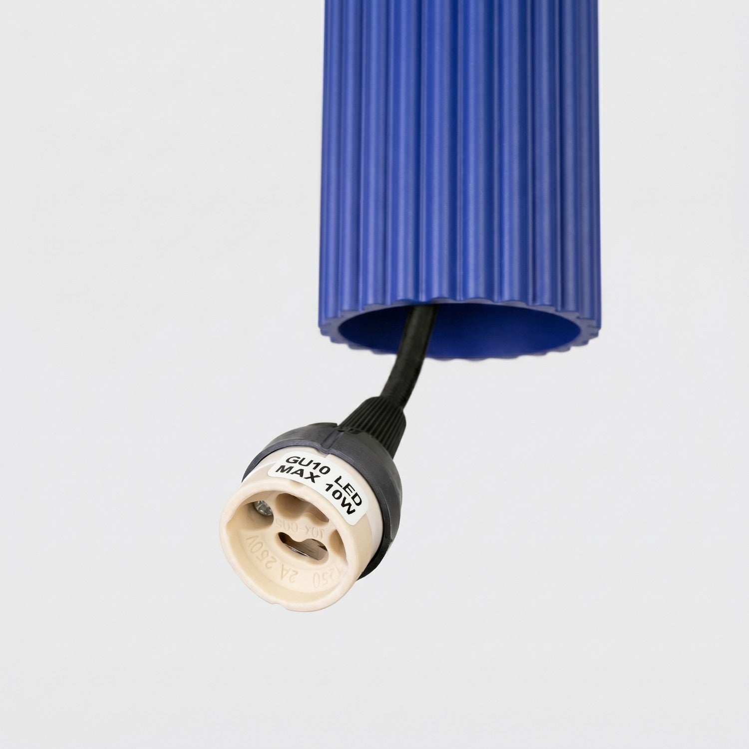 Suspension Karbon 1 lumière aluminium outremer GU10 vue rapprochée