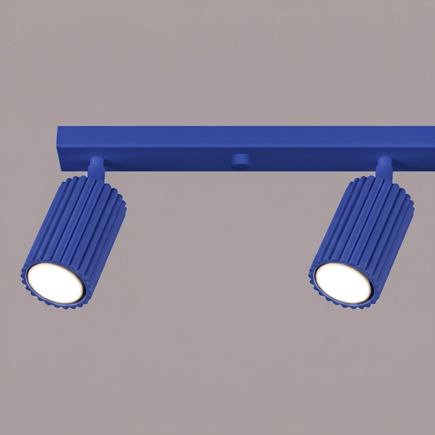Plafonnier Karbon rampe 4 spots aluminium outremer GU10 détail des cannelures
