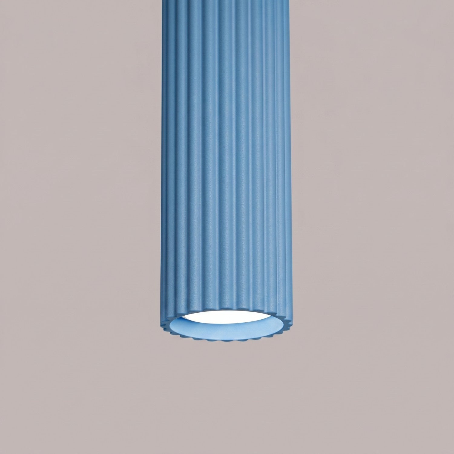 Suspension Karbon 1 lumière aluminium bleu clair GU10 en situation