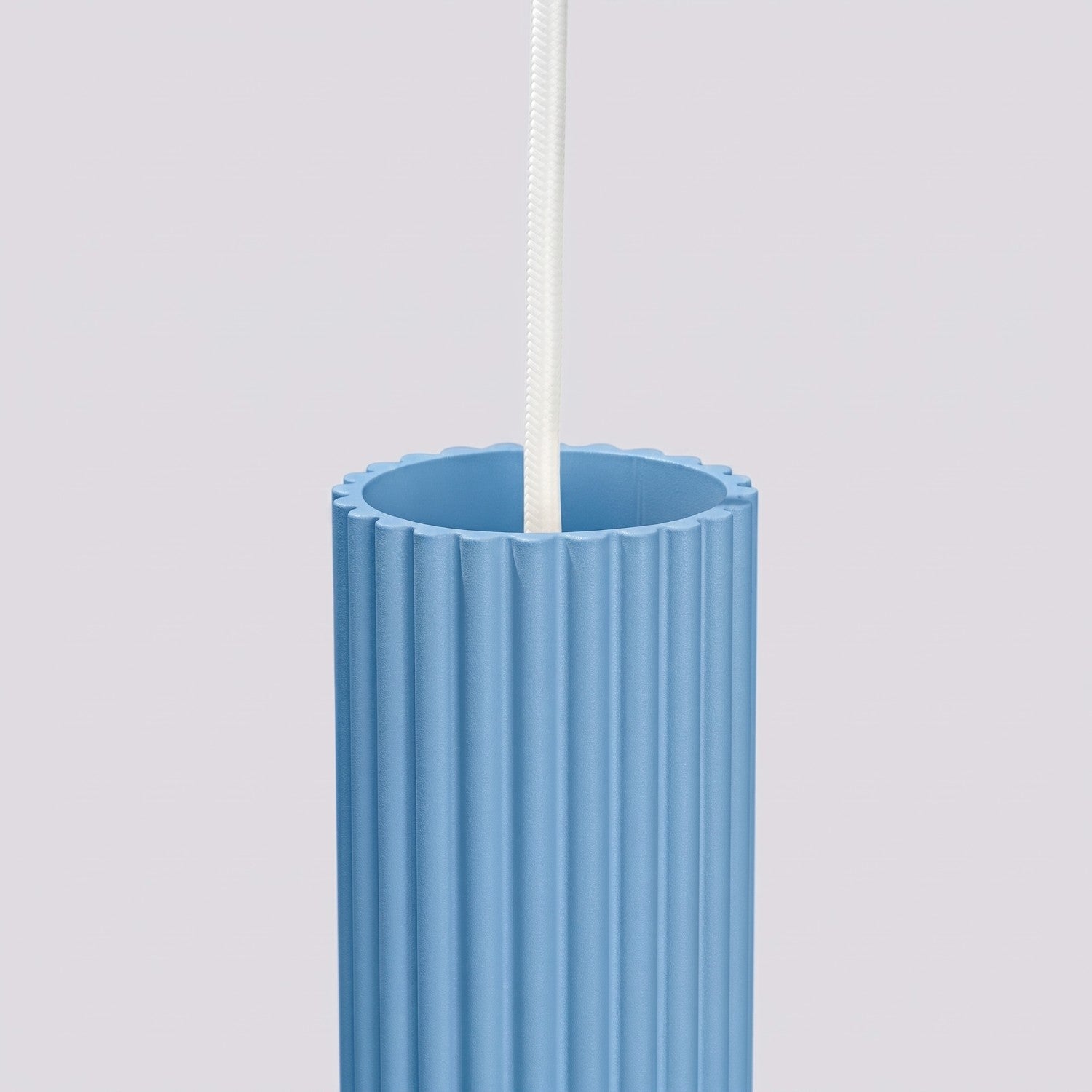 Suspension Karbon 1 lumière aluminium bleu clair GU10 vue rapprochée