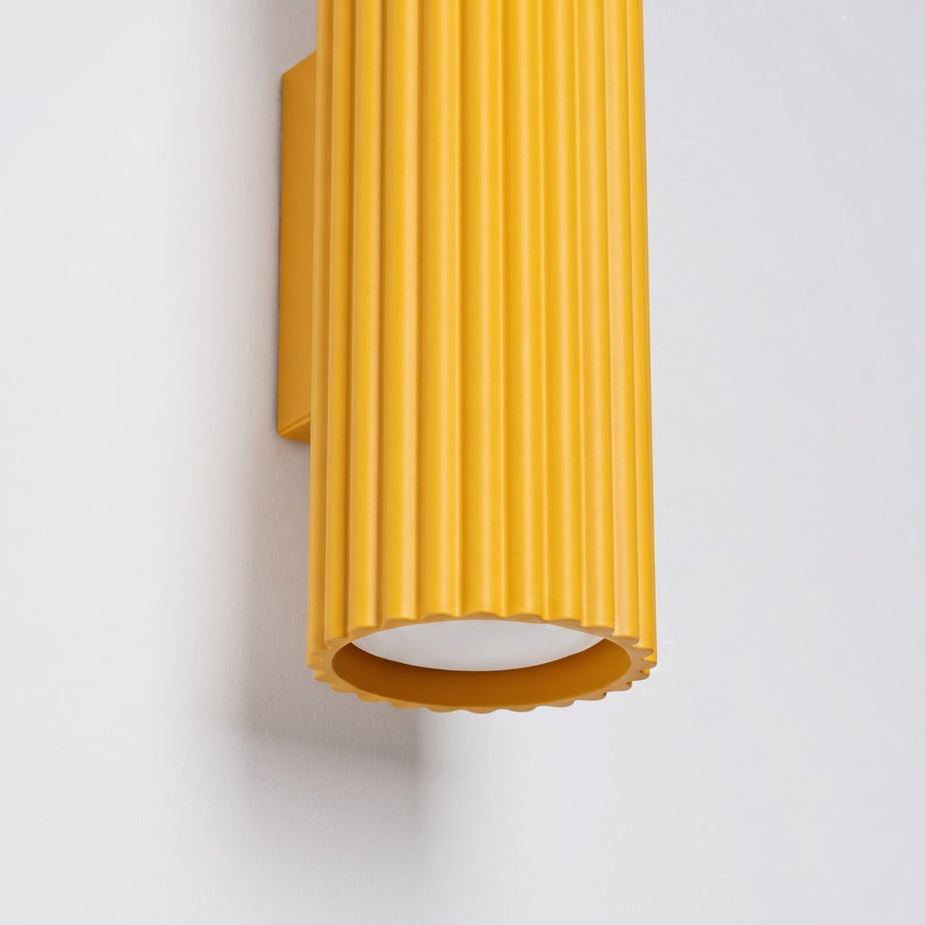Applique murale Karbon 20 haut et bas aluminium jaune GU10 en situation
