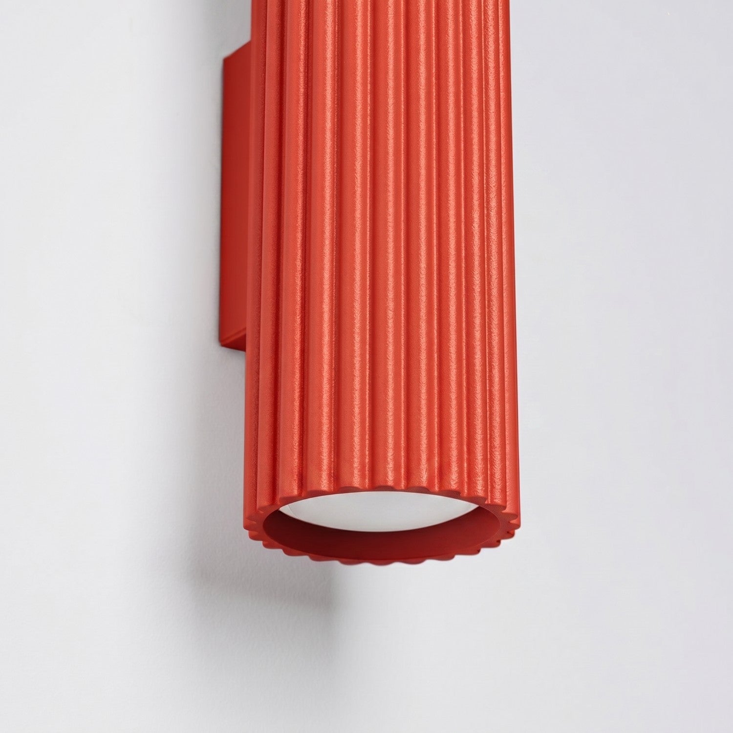 Applique murale Karbon 20 haut et bas aluminium rouge GU10 en situation