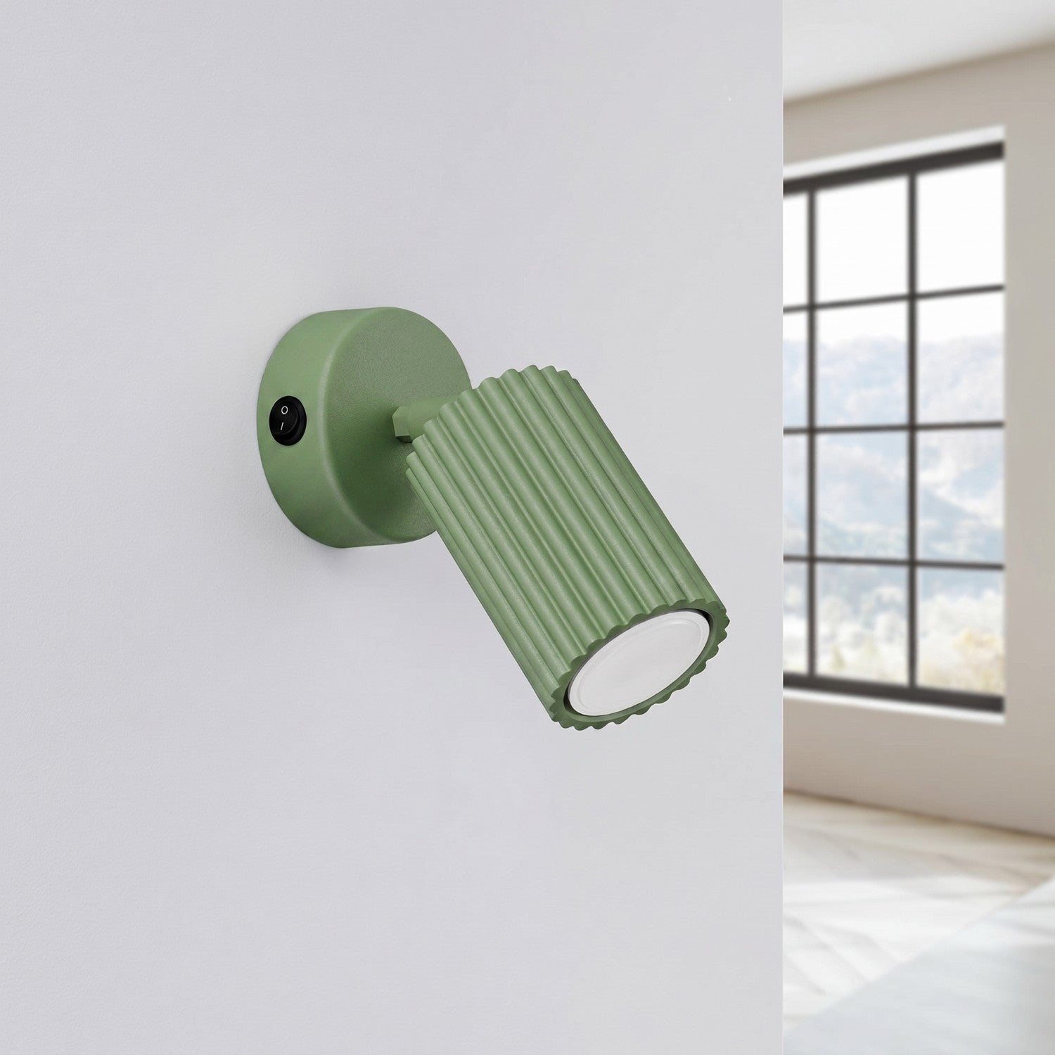 Applique murale Karbon à interrupteur aluminium vert sauge GU10 vue de profil